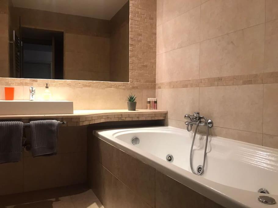 5 Min From Papageorgiou Free Indoor Parking Apartment Thessaloníki Luaran gambar